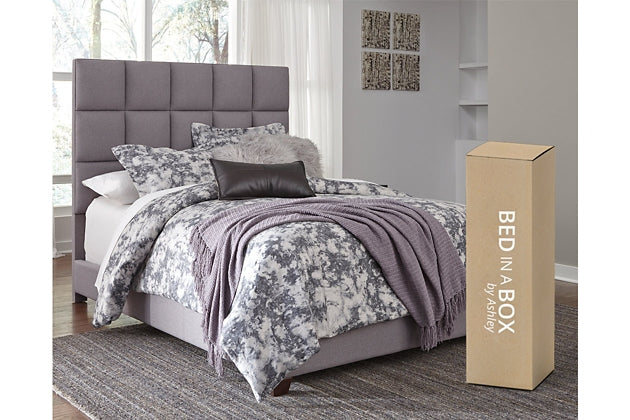 Dolante  Upholstered Bed